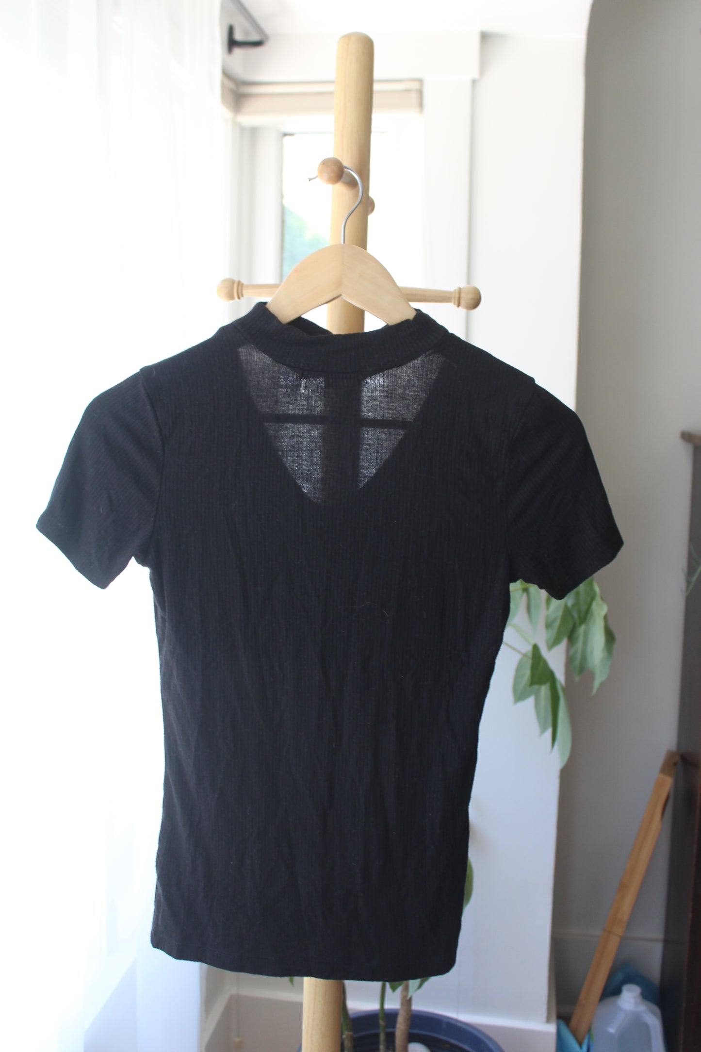 Black V-neck w Neck Strap