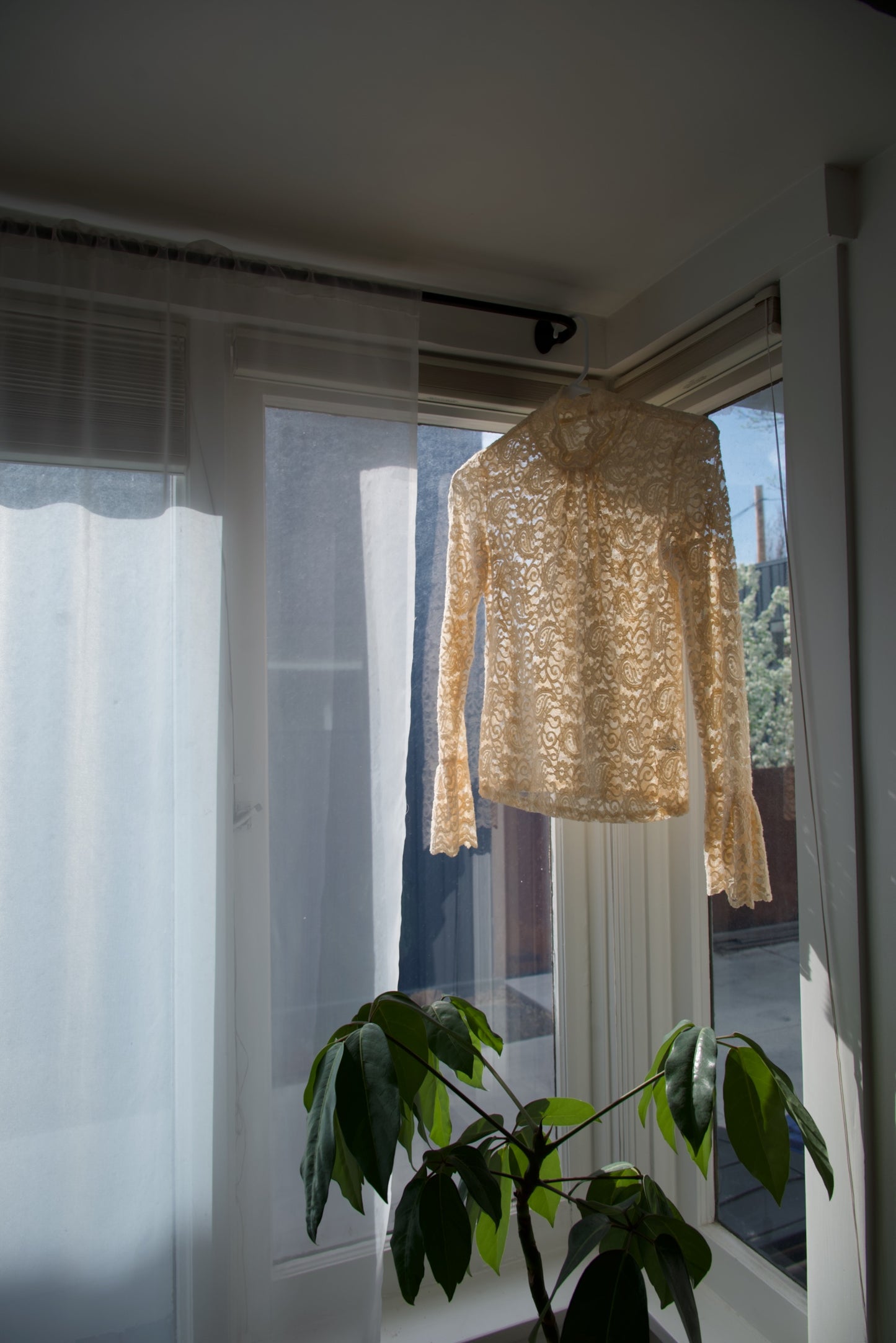 Cream Lace Long-sleeve